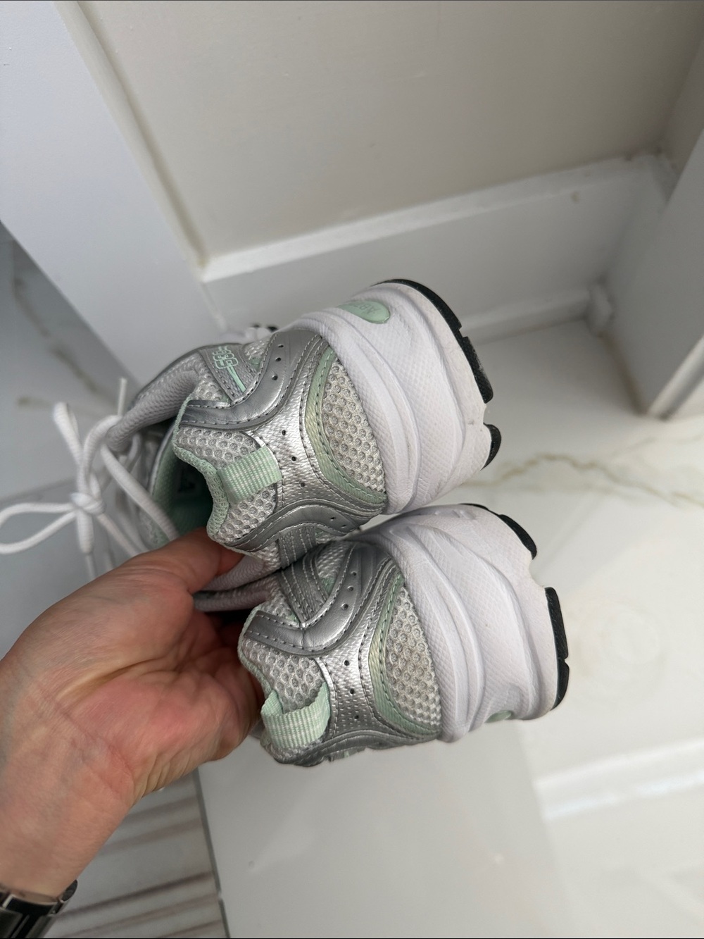 New Balance Women’s Silver and Mint 530 Mesh Running Sneakers - Picture 4 of 7
